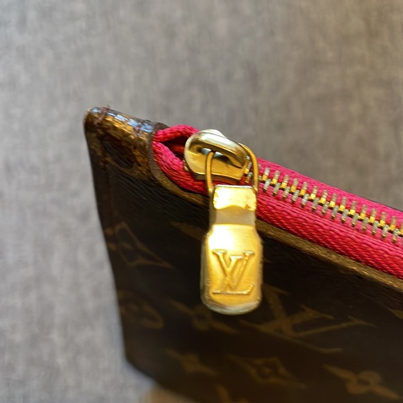Louis Vuitton Neverfull MM Pochette - Picture 6 of 9